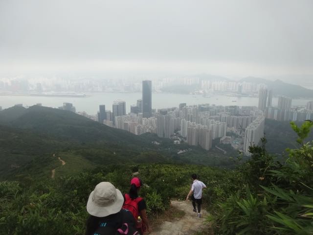 香港アルプス（対岸左手は旧啓徳空港）