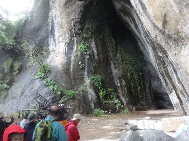 八仙洞・古代人が住んだ海食洞窟